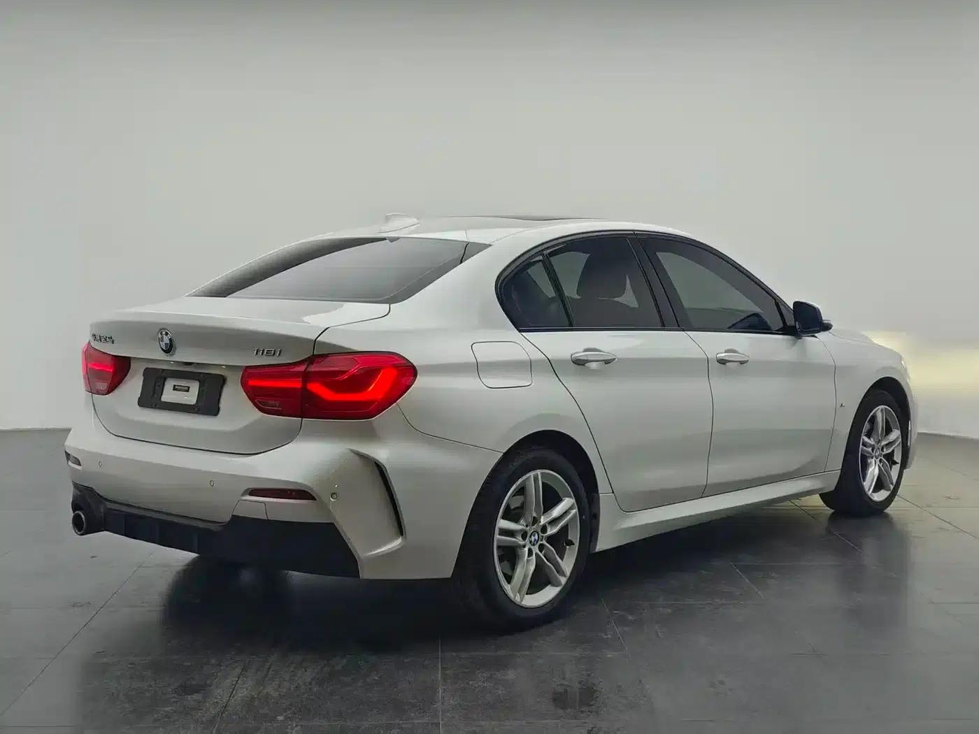 2019 BMW 1 Series 118i M Sport Package — миниатюра 13