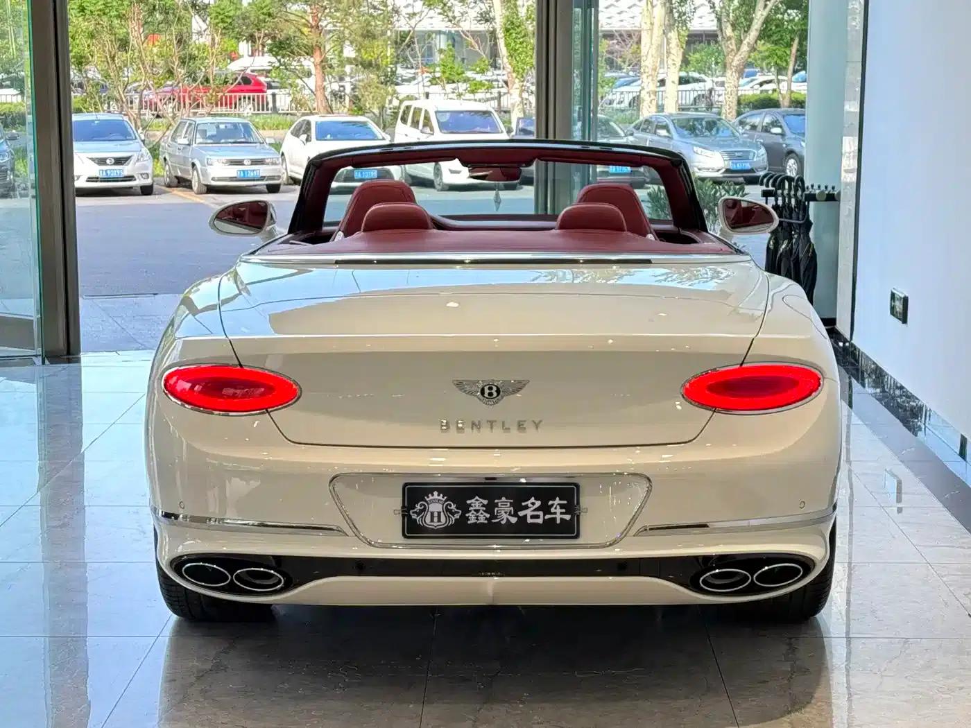 2022 Continental 4.0T GT V8 Convertible — миниатюра 18