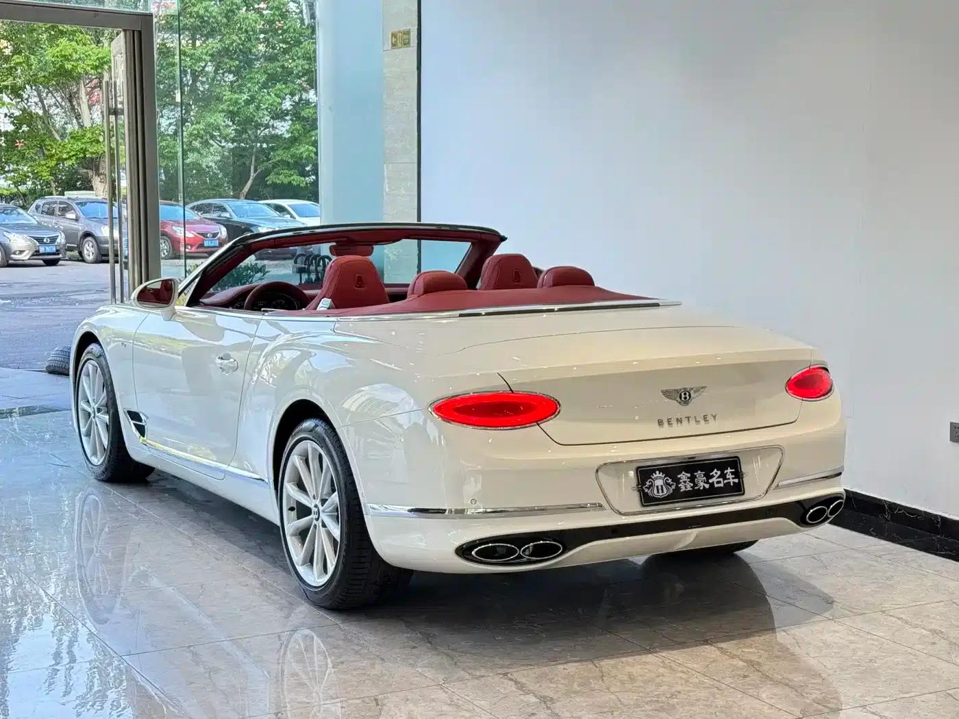2022 Continental 4.0T GT V8 Convertible — миниатюра 20