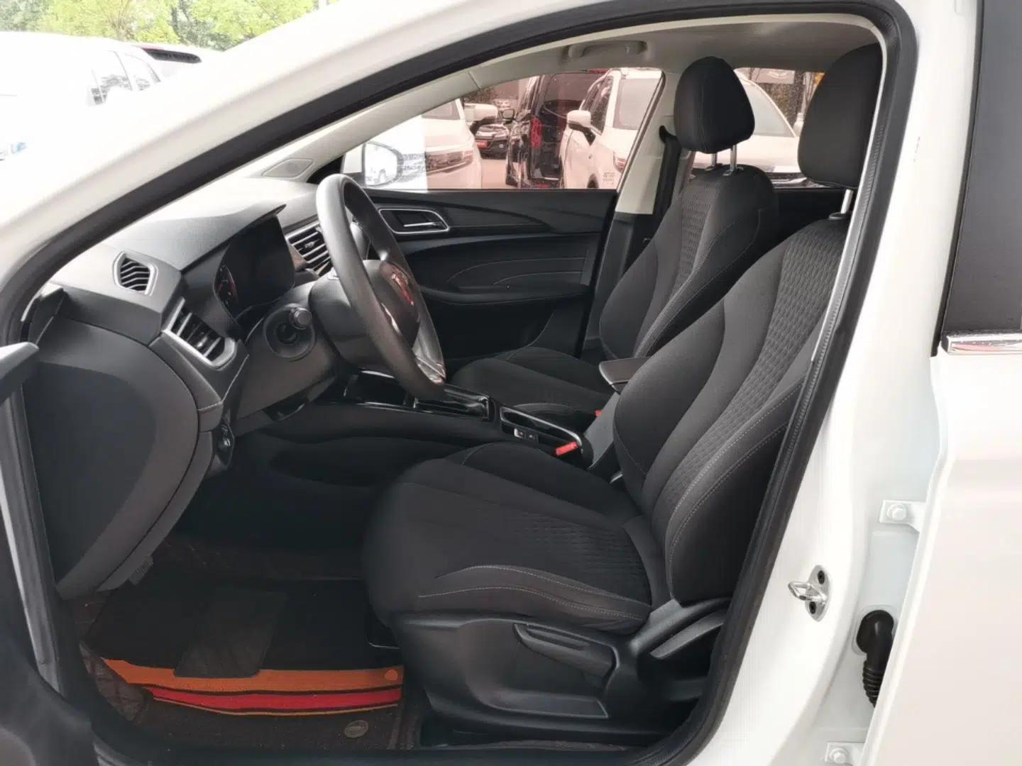 Used Roewe i5 2020 1.5L Automatic 4G Connected Linghao Edition — миниатюра 17