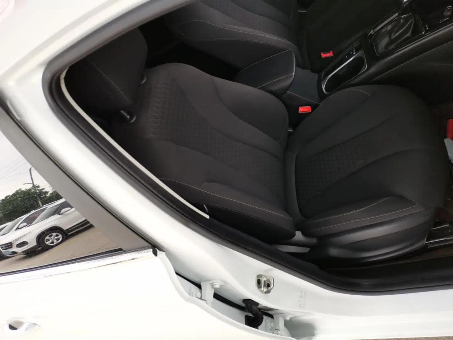 Used Roewe i5 2020 1.5L Automatic 4G Connected Linghao Edition — миниатюра 19