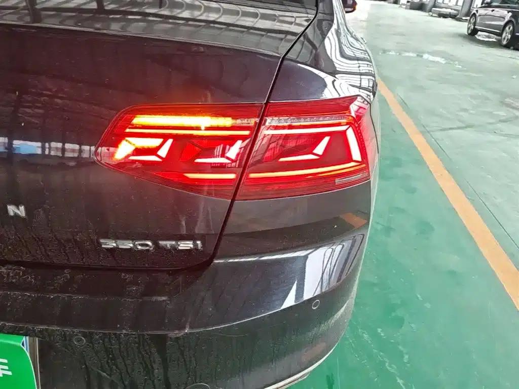 2020 Volkswagen Passat 330TSI DSG Leading Edition — миниатюра 8
