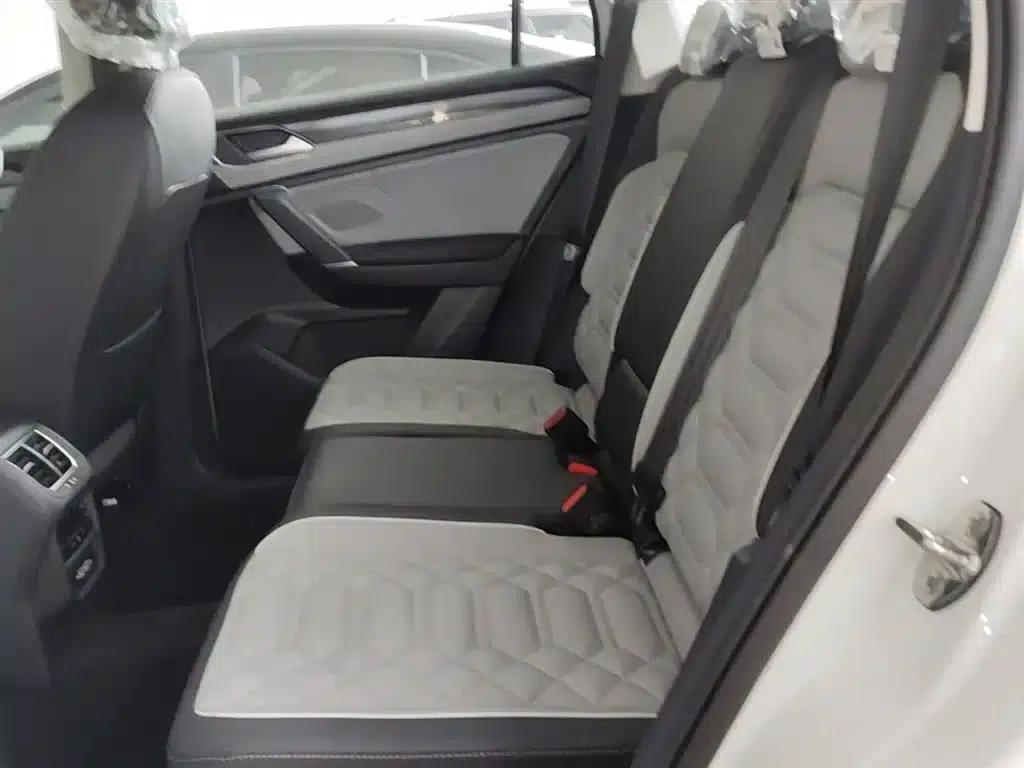 Tayron 2025 Popular Edition 300TSI — миниатюра 17