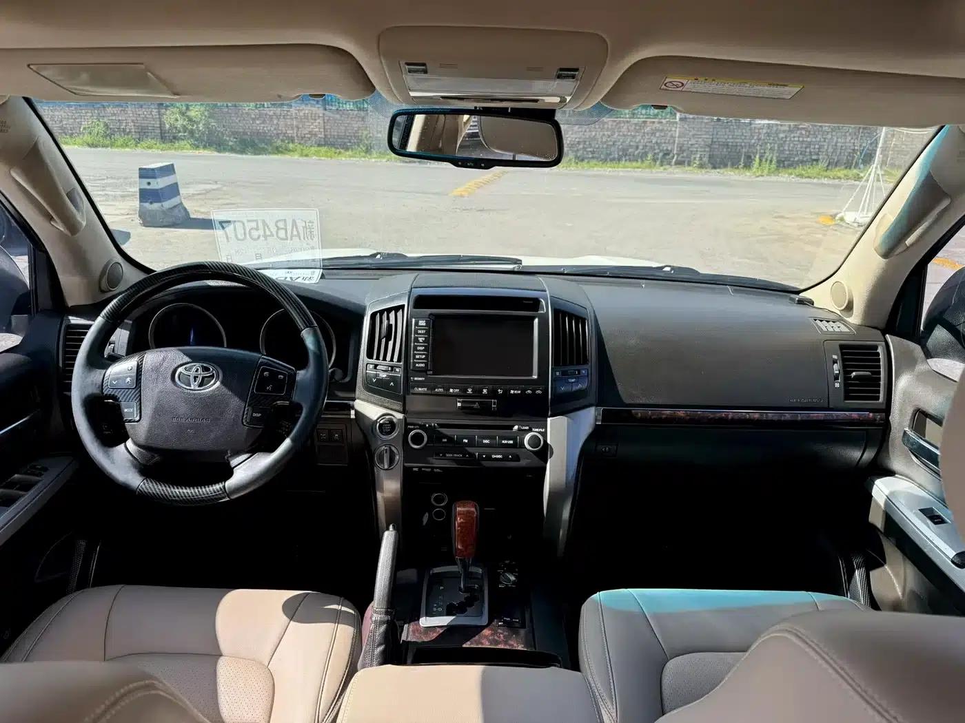 2010 Land Cruiser 4.7L Automatic VX — миниатюра 5