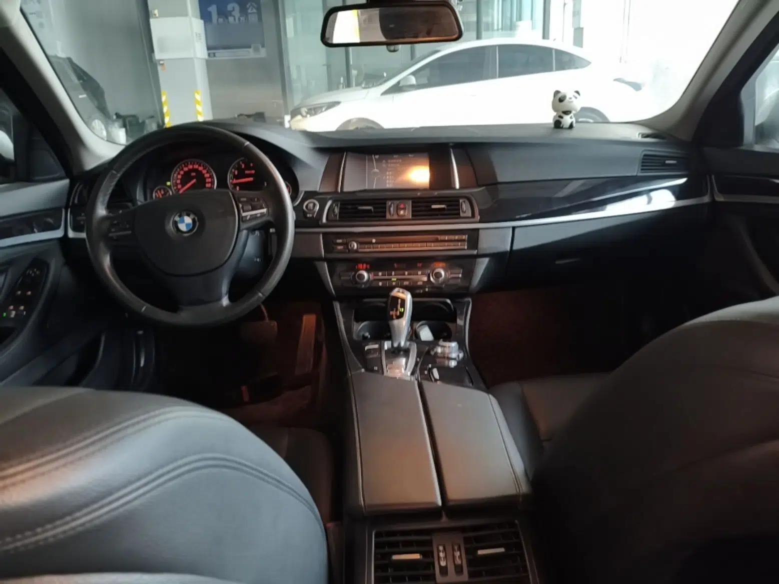 Used BMW 5 Series 2014 520Li Elegant Model — миниатюра 17