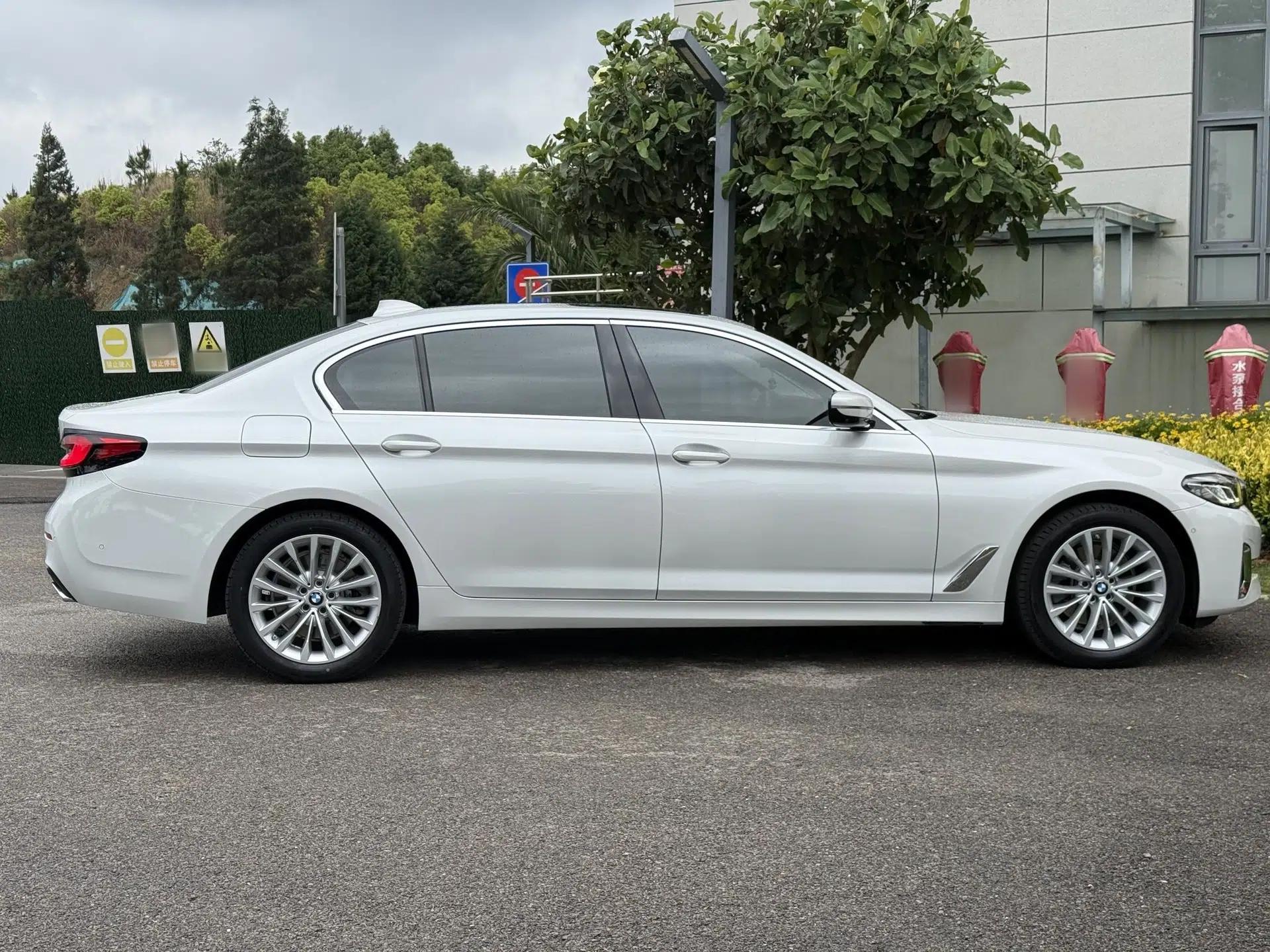 Used BMW 5 Series 2021 Updated Version 525Li Luxury Package — миниатюра 4