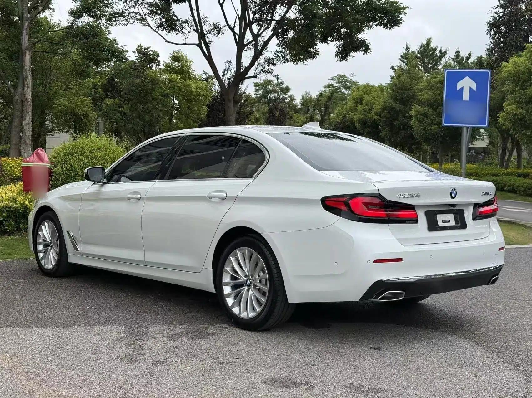 Used BMW 5 Series 2021 Updated Version 525Li Luxury Package — миниатюра 5