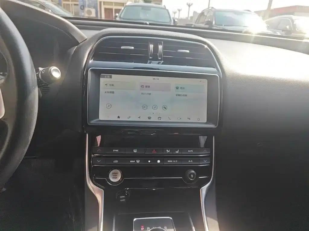 Jaguar XEL 2019 2.0T 200PS Premium Edition — миниатюра 13