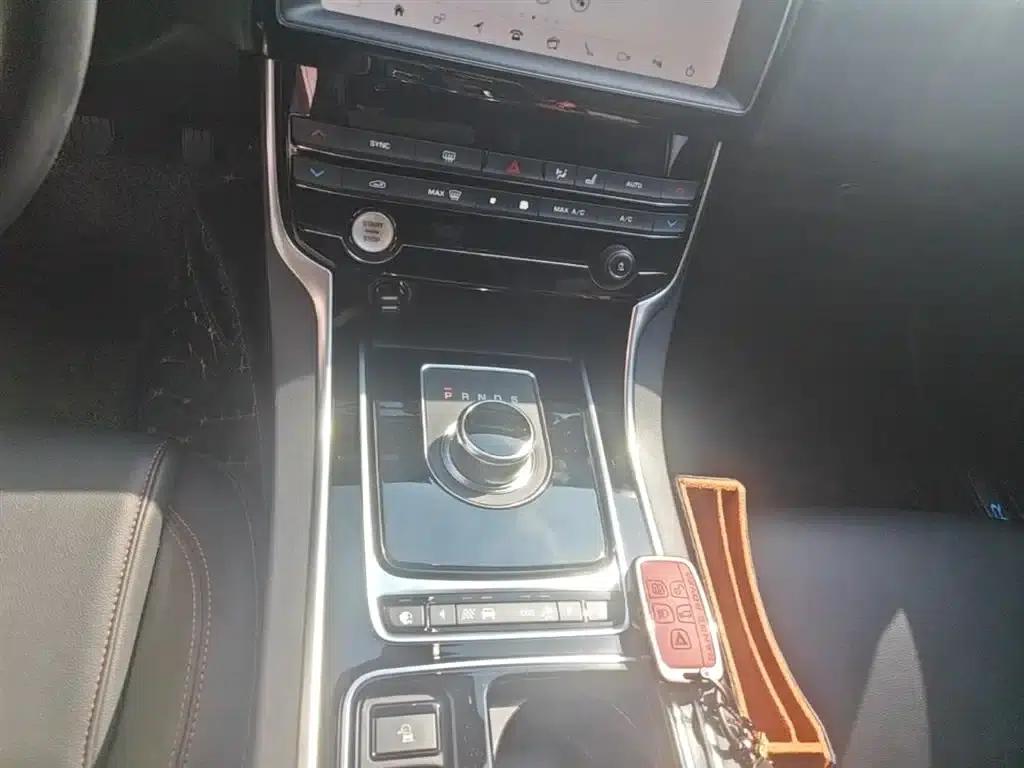 Jaguar XEL 2019 2.0T 200PS Premium Edition — миниатюра 14