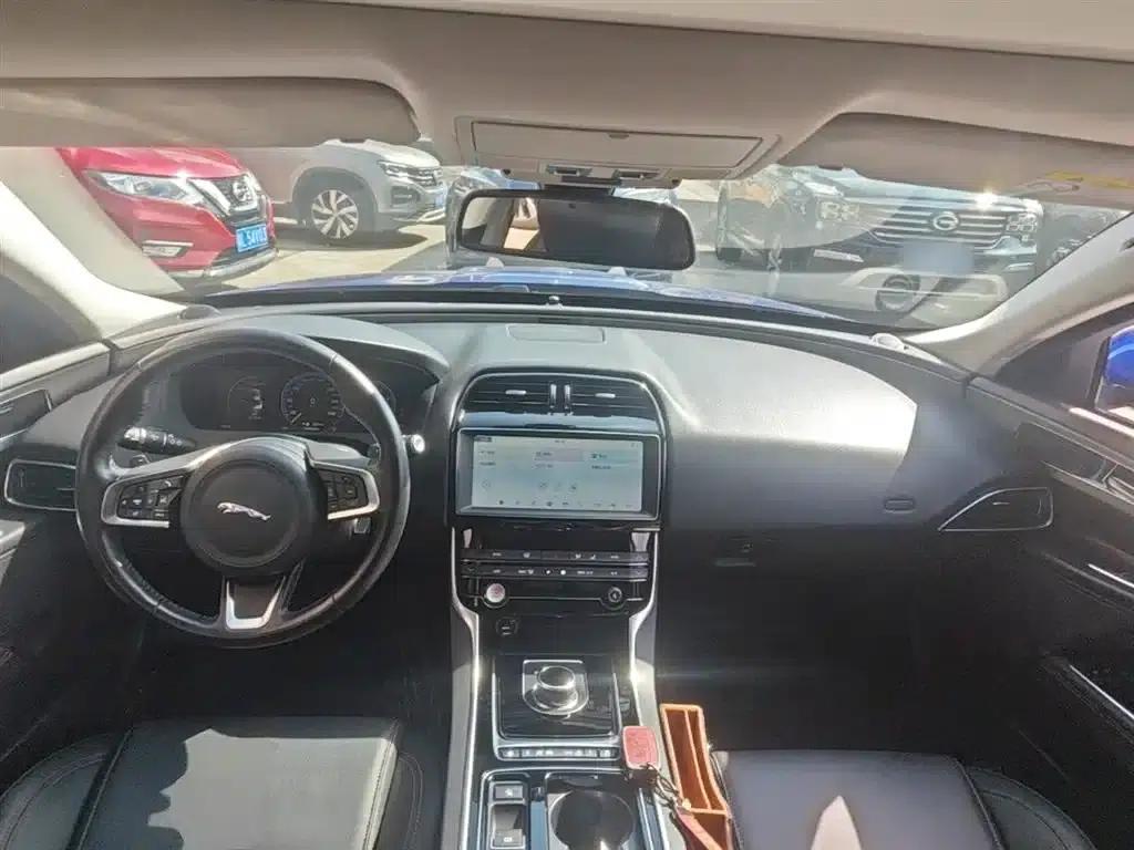 Jaguar XEL 2019 2.0T 200PS Premium Edition — миниатюра 10