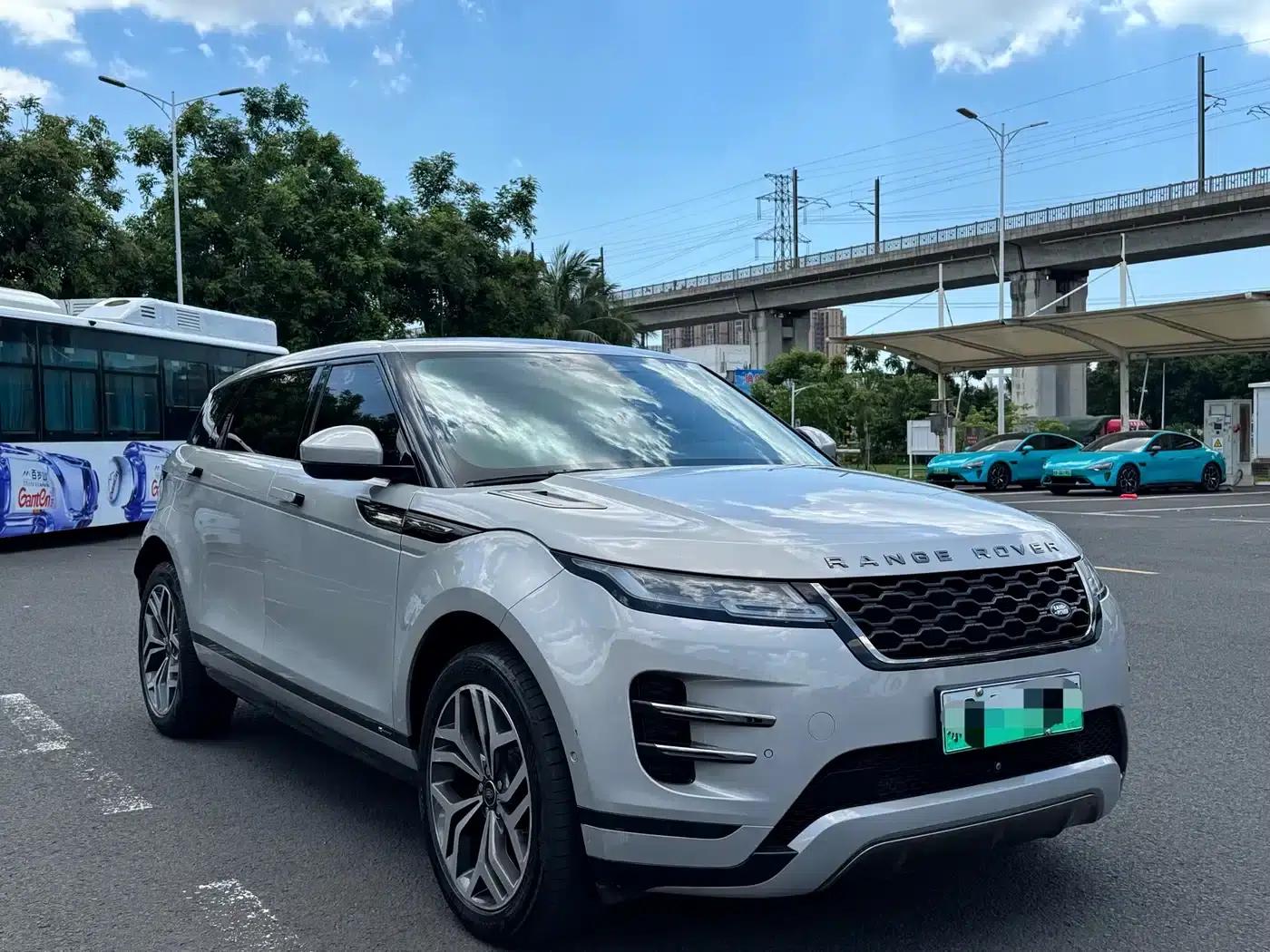 Range Rover Evoque Hybrid 2022 Model P300e Plug-in Electric Hybrid — миниатюра 3