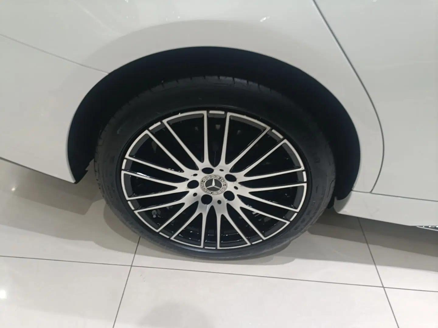 Used Mercedes-Benz C-Class 2024 C 200 L Sport Edition — миниатюра 11