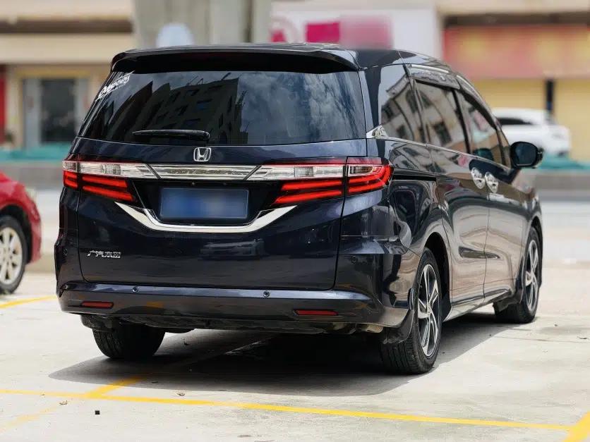 Used Honda Odyssey 2015 2.4L Smart Edition — миниатюра 3