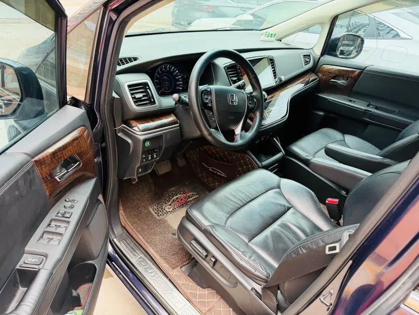 Used Honda Odyssey 2015 2.4L Smart Edition — миниатюра 9