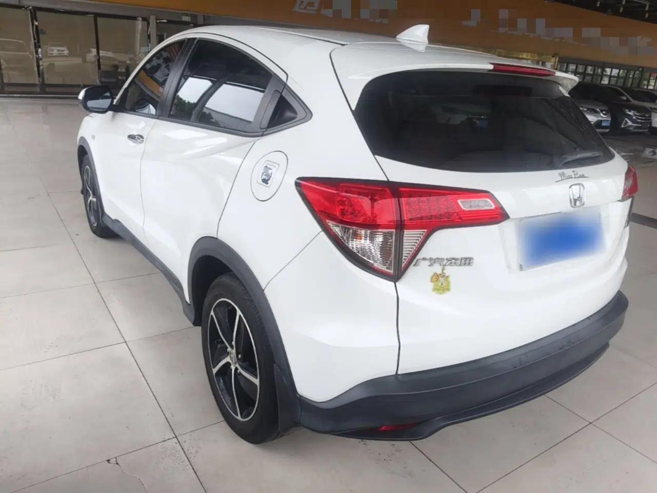 Used Honda Vezel 2020 1.5L CVT Pioneer Edition — миниатюра 4