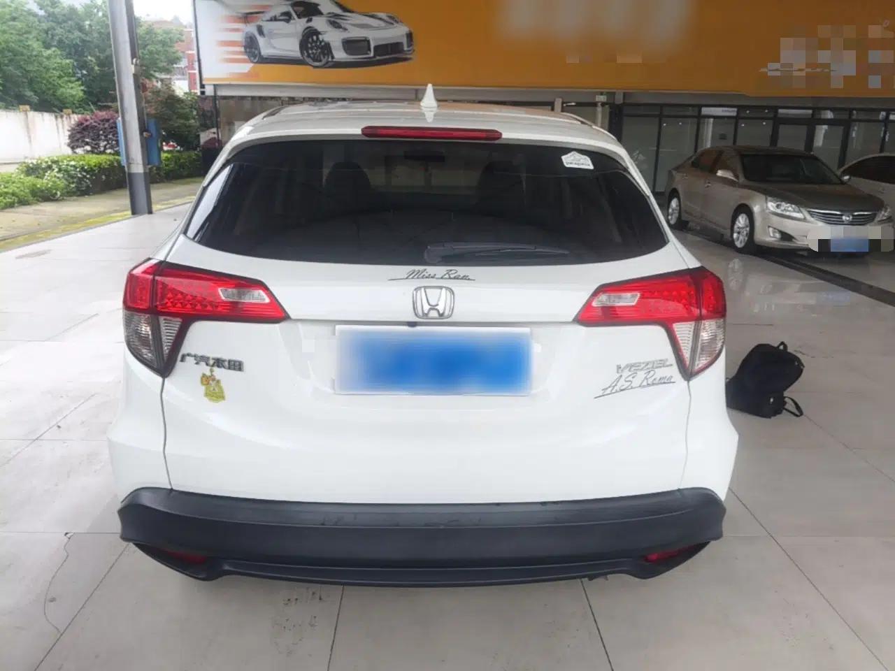 Used Honda Vezel 2020 1.5L CVT Pioneer Edition — миниатюра 5