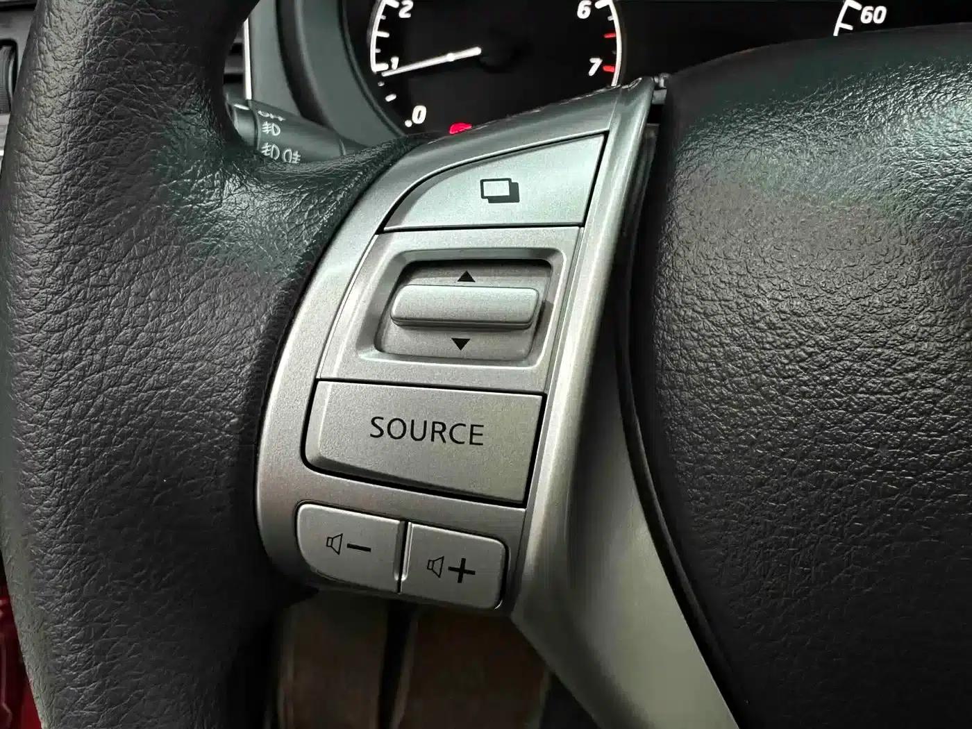 2016 Tiida 1.6L CVT Sport Edition — миниатюра 13