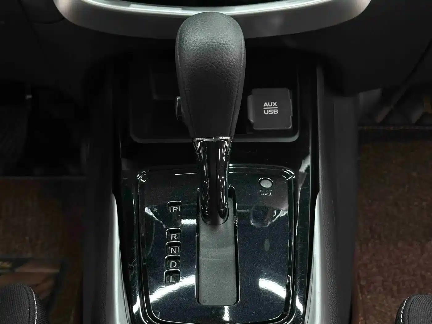 2016 Tiida 1.6L CVT Sport Edition — миниатюра 14