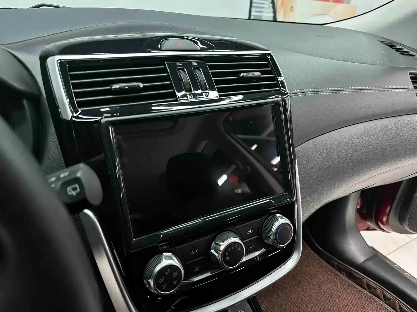 2016 Tiida 1.6L CVT Sport Edition — миниатюра 16