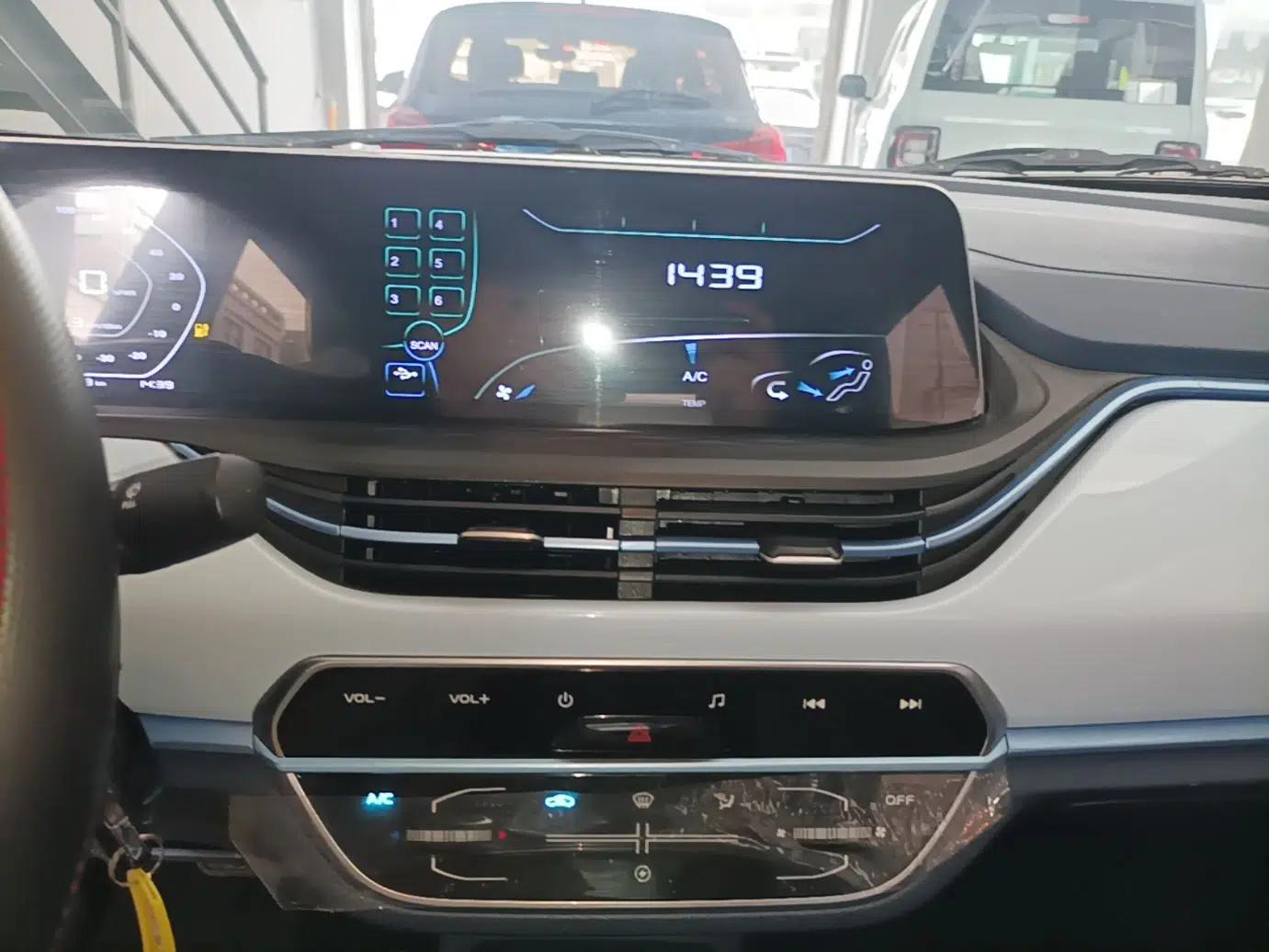 Used CHANGAN Benni E-Star 2023 Charming Edition Colorful Model Lithium-Ion Battery — миниатюра 15