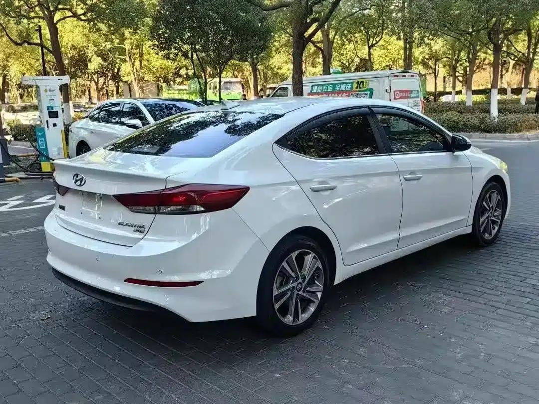 Hyundai Elantra 2016 1.6L Automatic Smart Elite Edition — миниатюра 4
