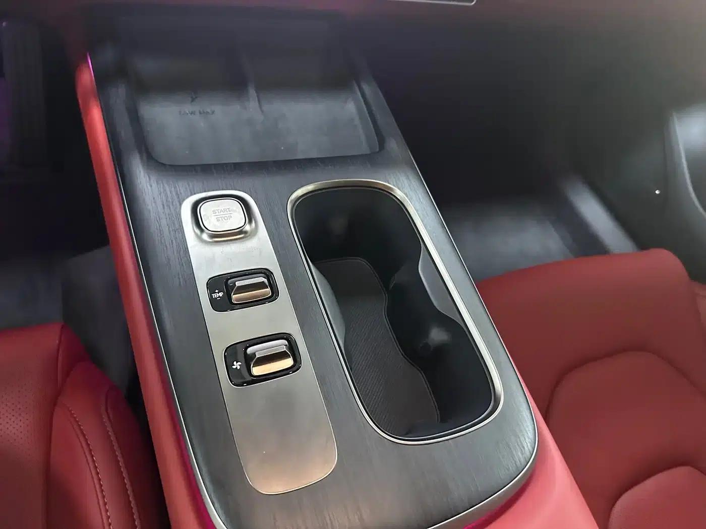 Xiaomi SU7 2024 Rear-Wheel Drive Standard Founder Edition — миниатюра 9