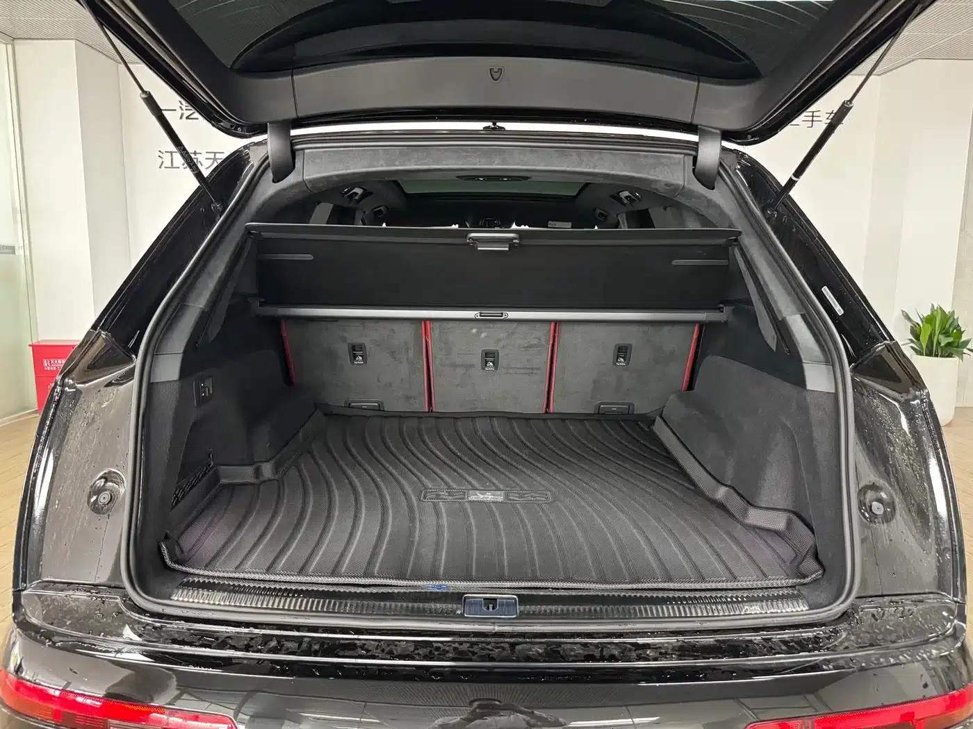 Audi SQ7 2024 4.0 TFSI Dark Knight Edition — миниатюра 6
