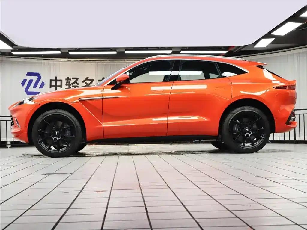 Aston Martin DBX 2023 3.0T STRAIGHT-SIX — миниатюра 3