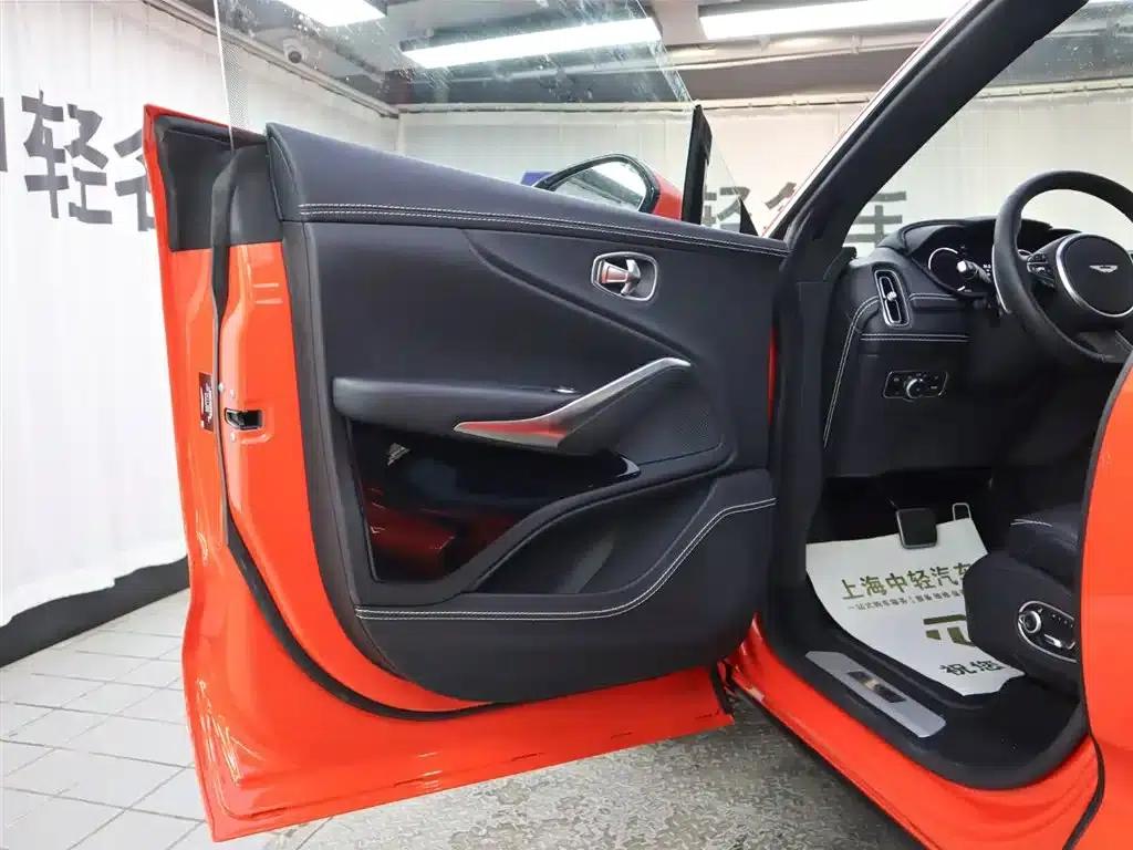 Aston Martin DBX 2023 3.0T STRAIGHT-SIX — миниатюра 5