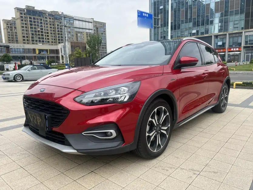 Used Ford Focus Active 2020 EcoBoost 180 Automatic Titanium Edition — миниатюра 1