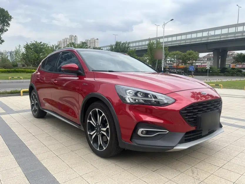 Used Ford Focus Active 2020 EcoBoost 180 Automatic Titanium Edition — миниатюра 16
