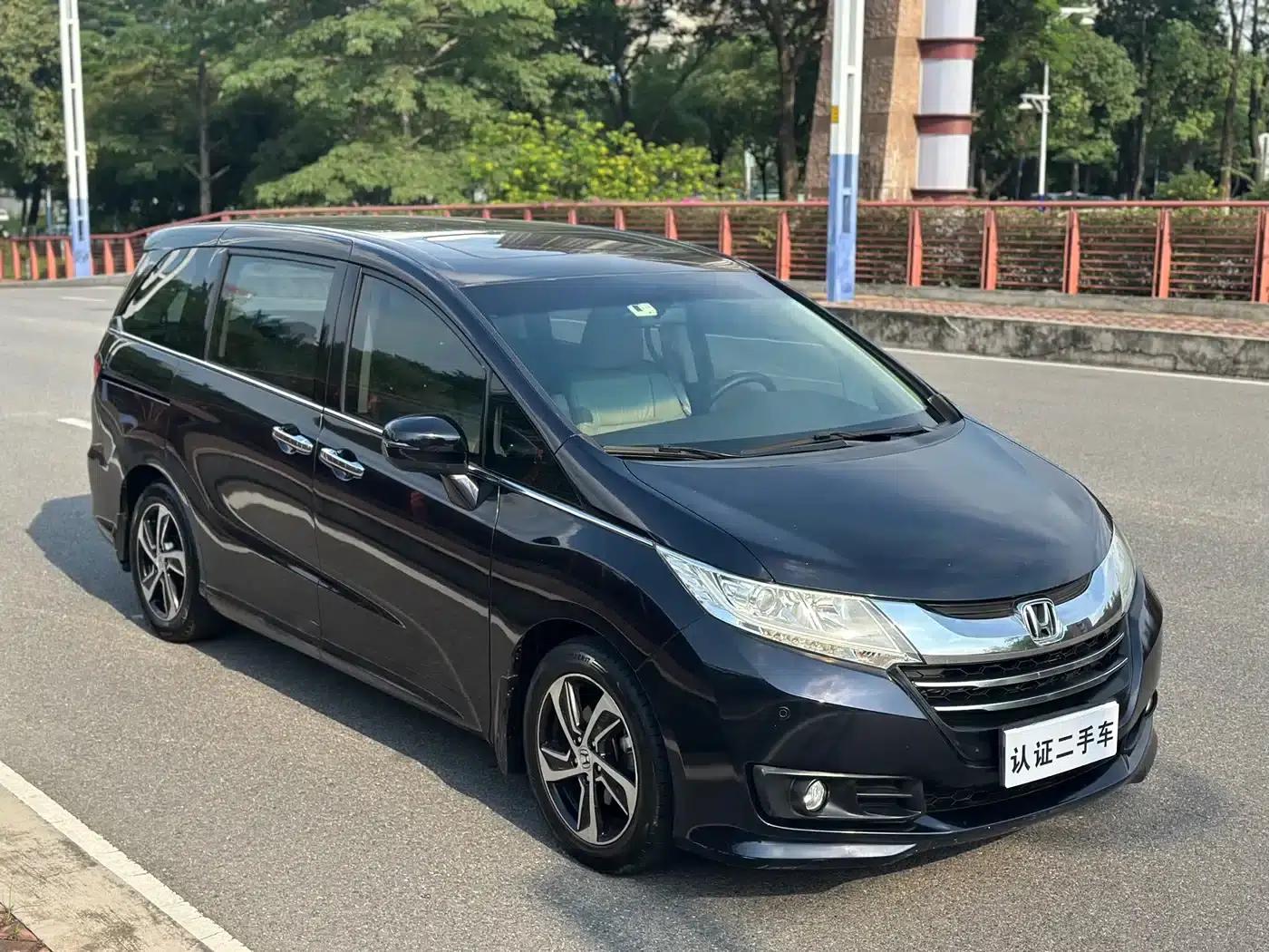 2017 Odyssey 2.4L Luxury Edition — миниатюра 3