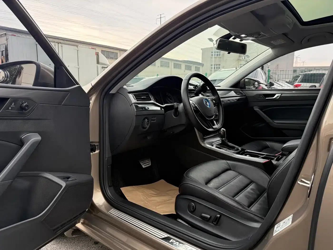 2017 Passat 330TSI DSG Premium Edition — миниатюра 13