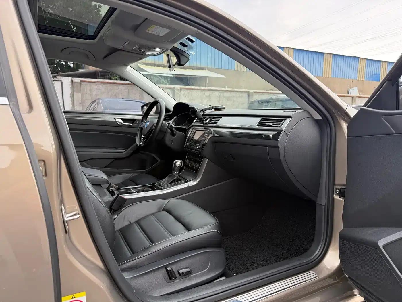 2017 Passat 330TSI DSG Premium Edition — миниатюра 16