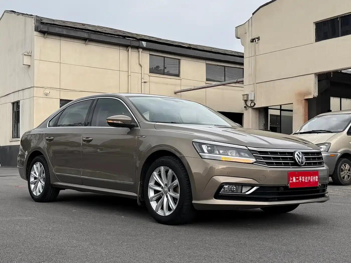 2017 Passat 330TSI DSG Premium Edition — миниатюра 3