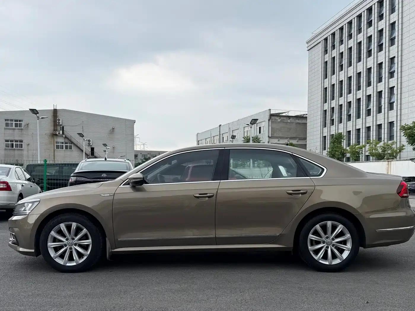 2017 Passat 330TSI DSG Premium Edition — миниатюра 21