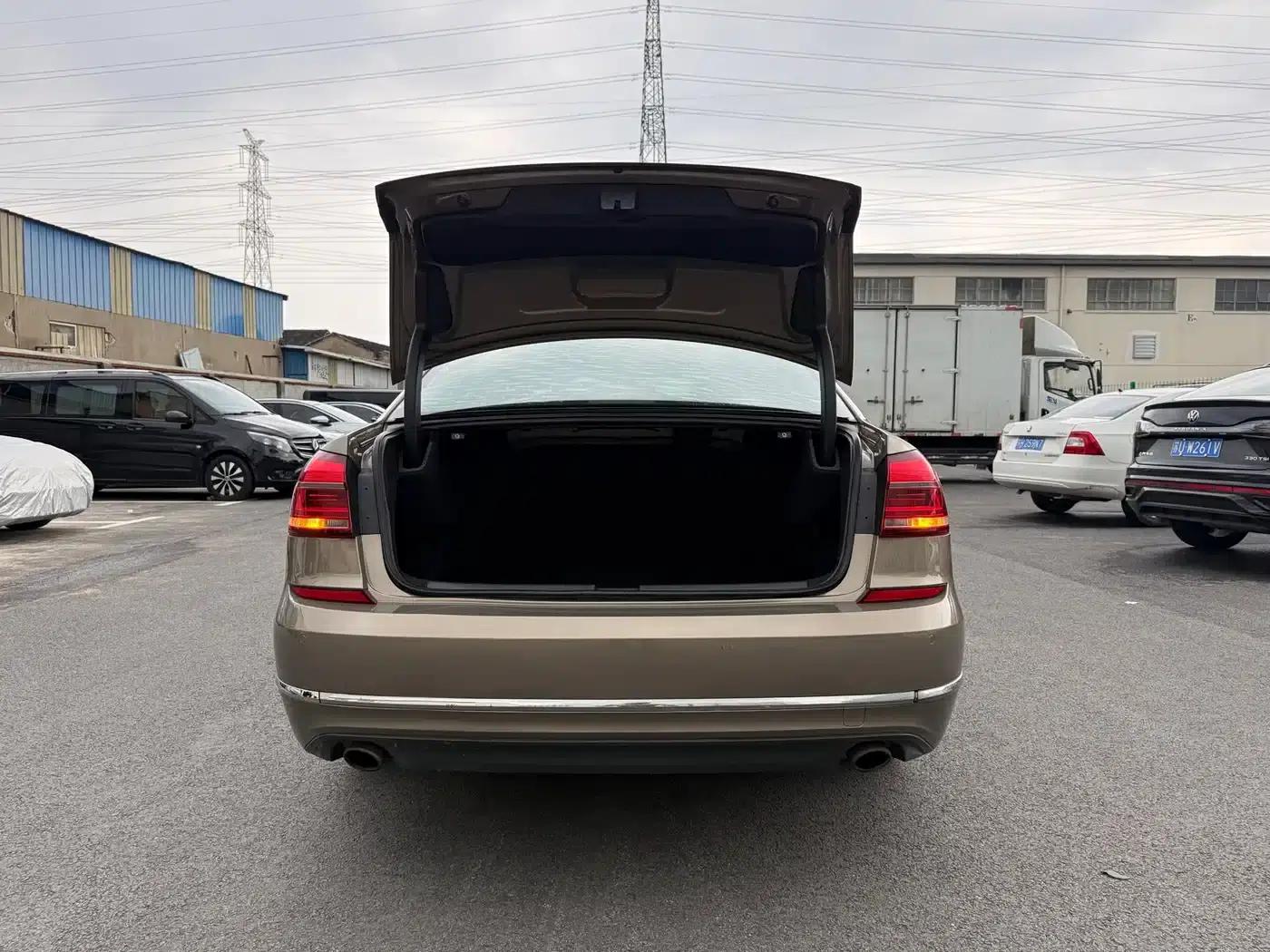 2017 Passat 330TSI DSG Premium Edition — миниатюра 22