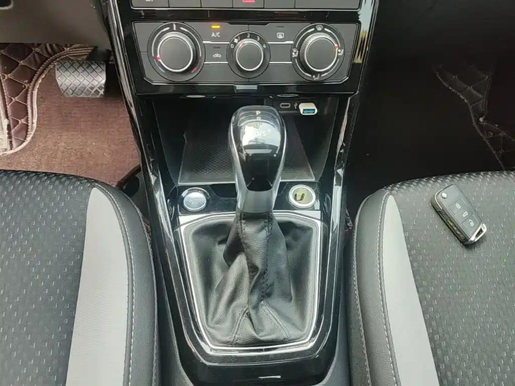 2021 Volkswagen T-Cross 1.5L Automatic Smart Connect Edition — миниатюра 14