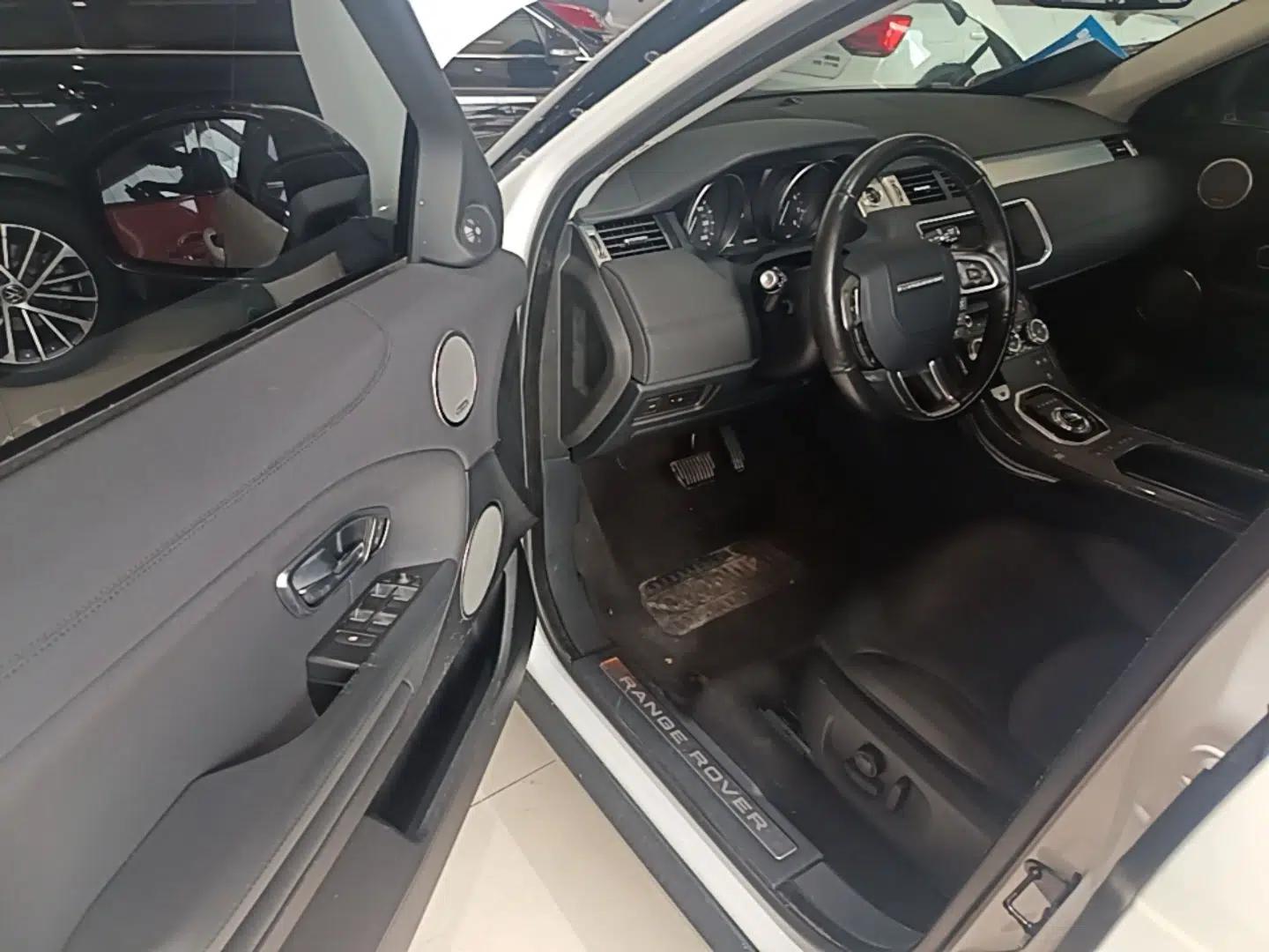 Used Land Rover Range Evoque 2018 240 PS SE Smart Brilliance Edition — миниатюра 18