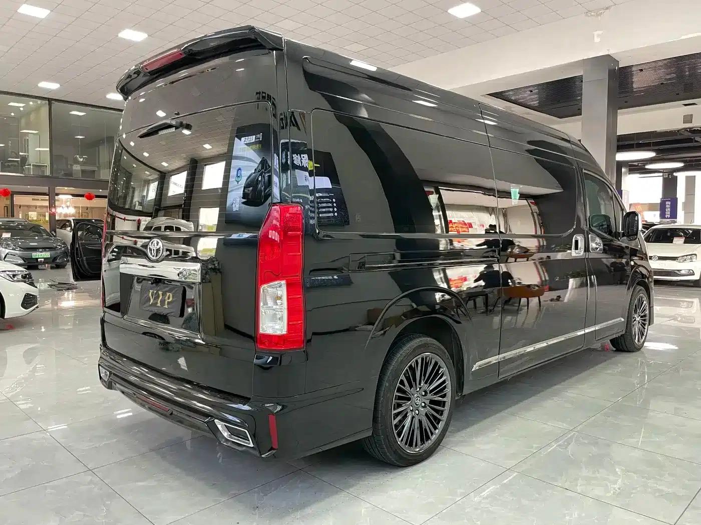 2022 HIACE 3.5L Middle East Edition — миниатюра 4