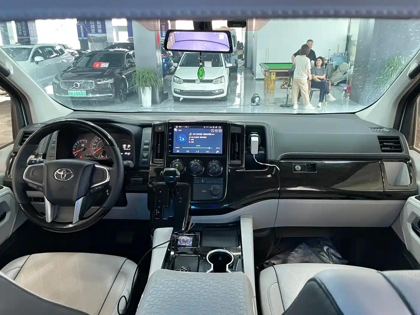 2022 HIACE 3.5L Middle East Edition — миниатюра 8