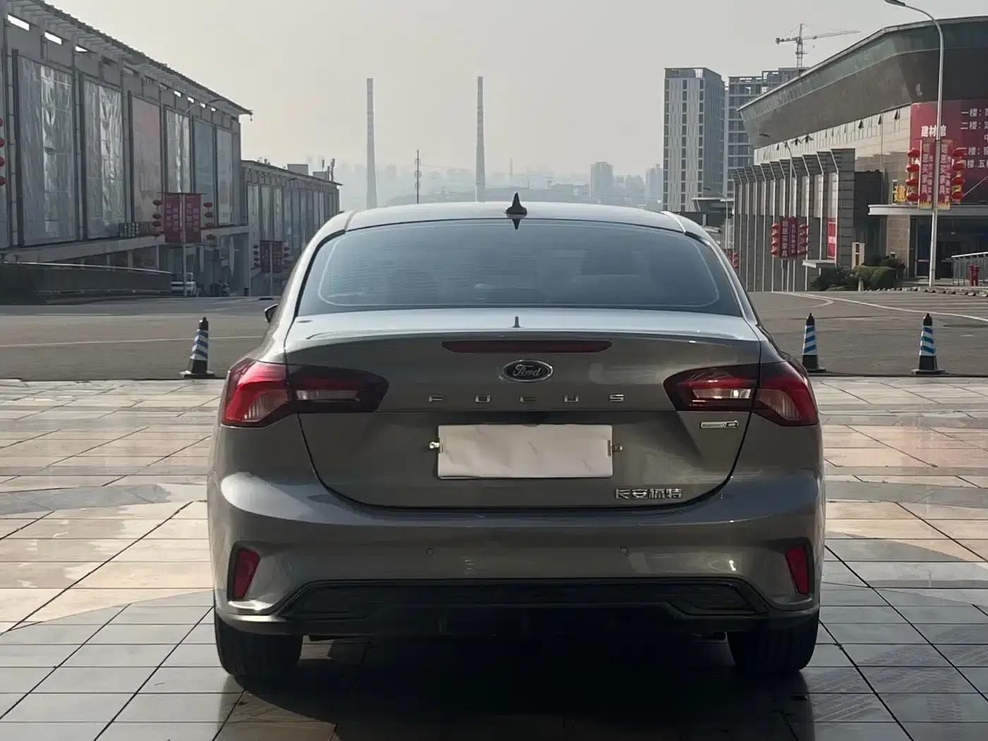 2022 Ford Focus Sedan EcoBoost 180 Automatic Racing Edition — миниатюра 13