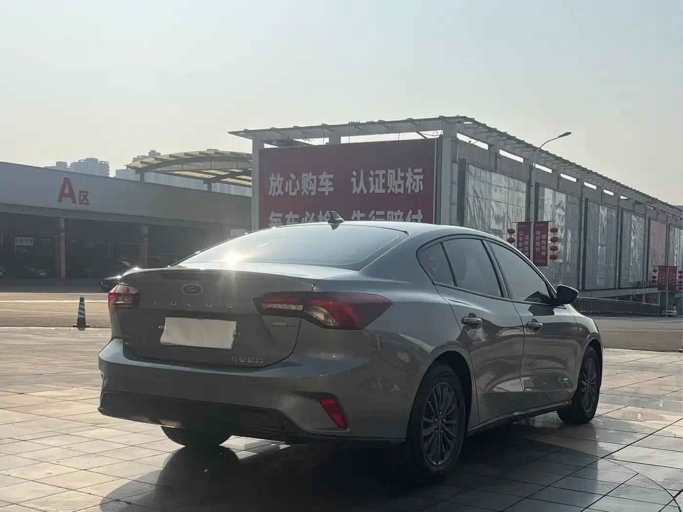 2022 Ford Focus Sedan EcoBoost 180 Automatic Racing Edition — миниатюра 15