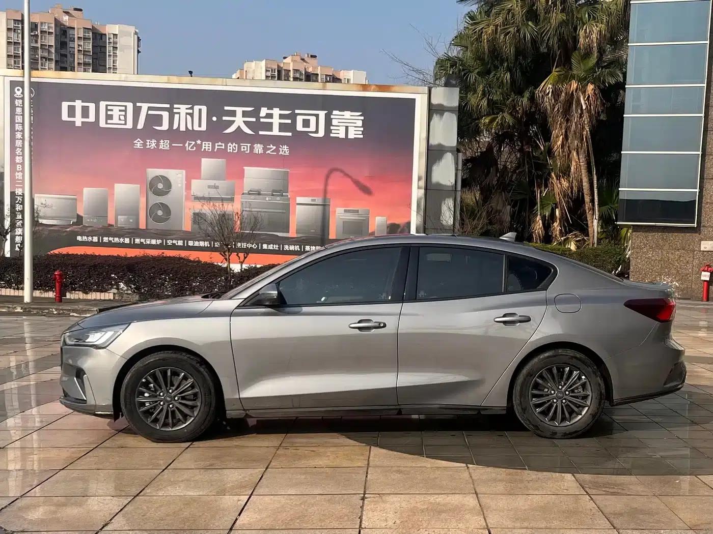 2022 Ford Focus Sedan EcoBoost 180 Automatic Racing Edition — миниатюра 16