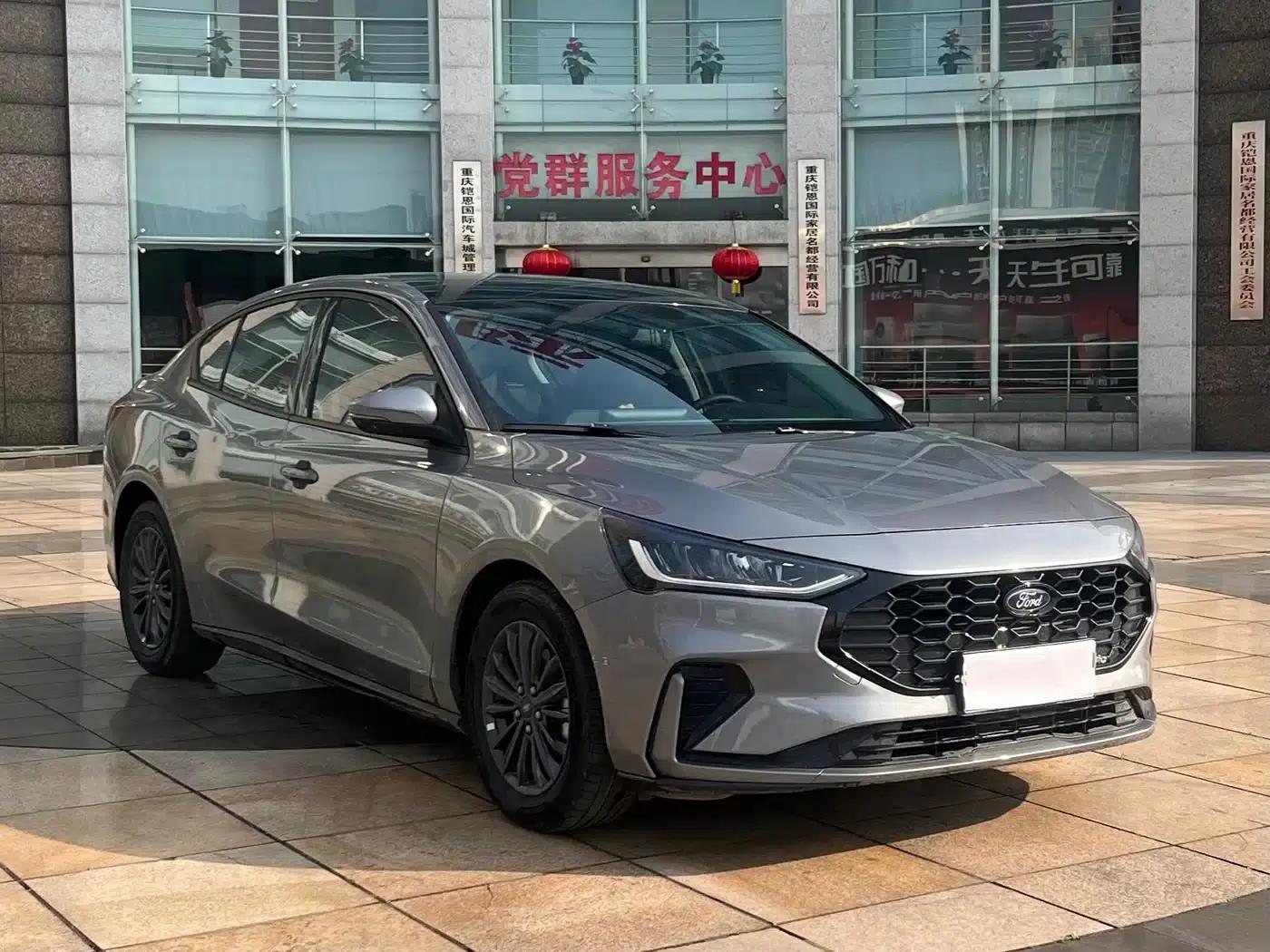 2022 Ford Focus Sedan EcoBoost 180 Automatic Racing Edition — миниатюра 3