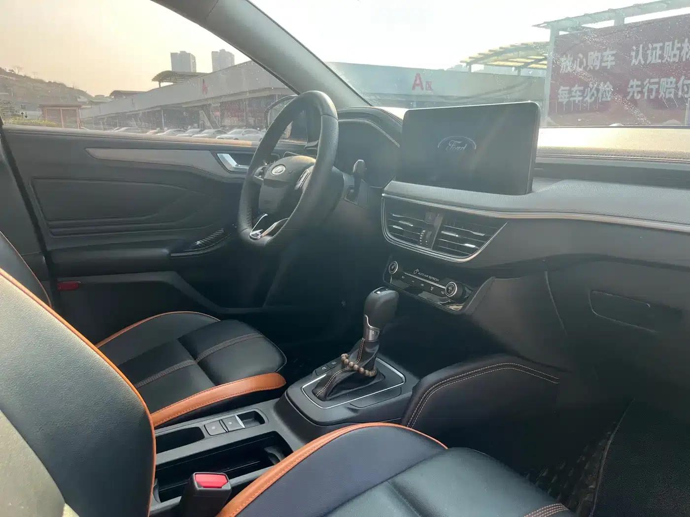 2022 Ford Focus Sedan EcoBoost 180 Automatic Racing Edition — миниатюра 4