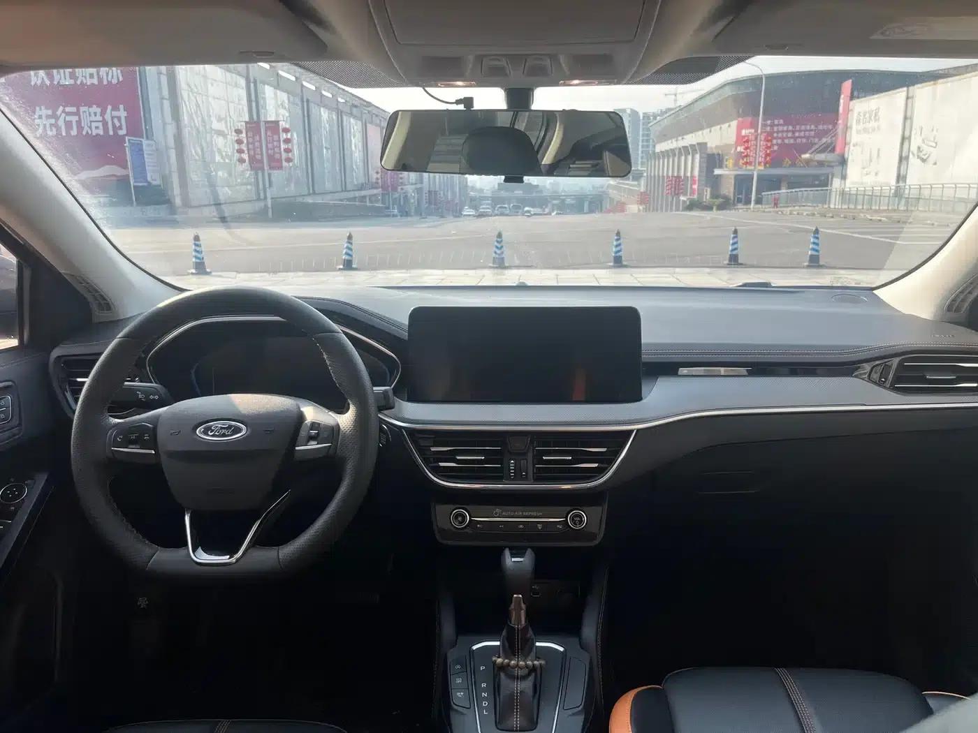 2022 Ford Focus Sedan EcoBoost 180 Automatic Racing Edition — миниатюра 6