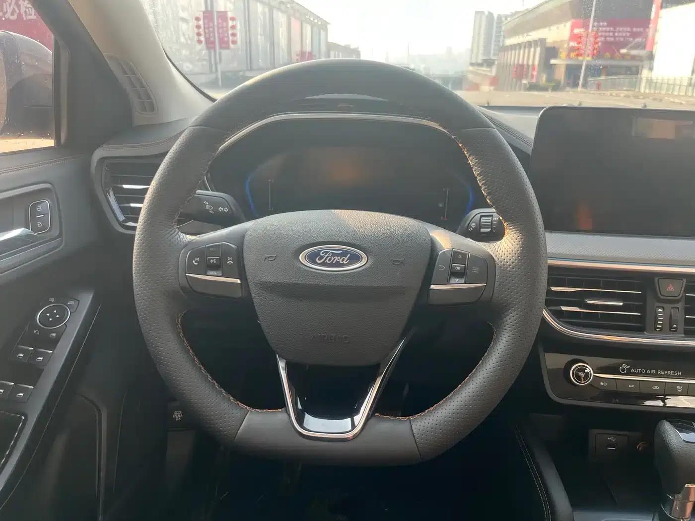 2022 Ford Focus Sedan EcoBoost 180 Automatic Racing Edition — миниатюра 7