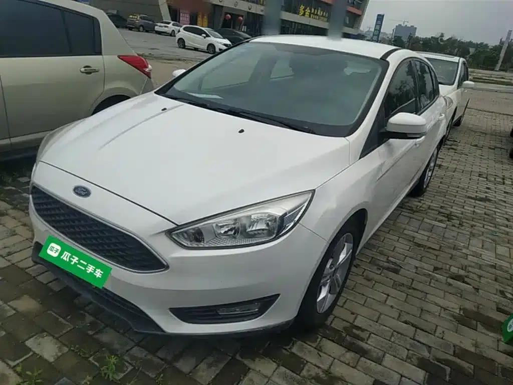 Ford Focus 2015 Hatchback 1.6L Automatic Comfort — миниатюра 1