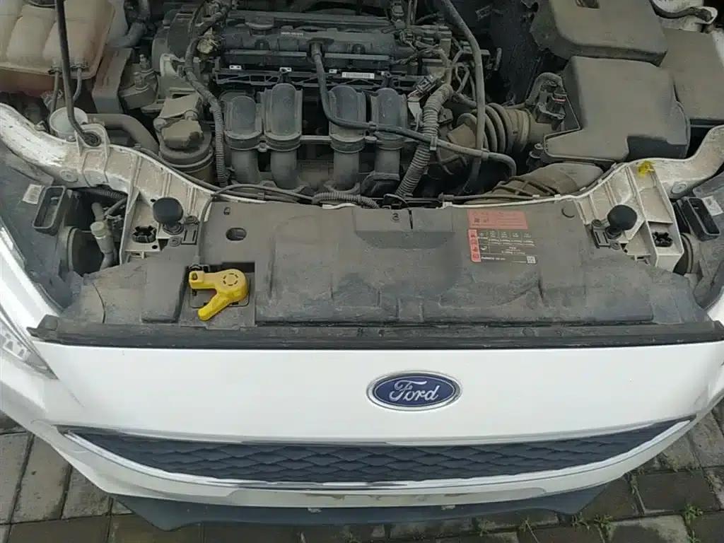Ford Focus 2015 Hatchback 1.6L Automatic Comfort — миниатюра 20